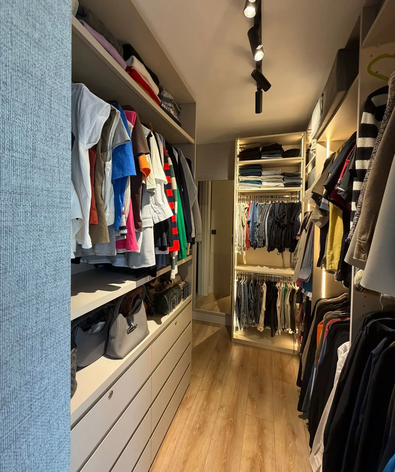 Walk-in closet